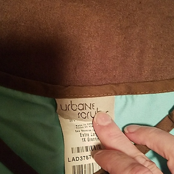 Scrub top - Picture 2 of 3